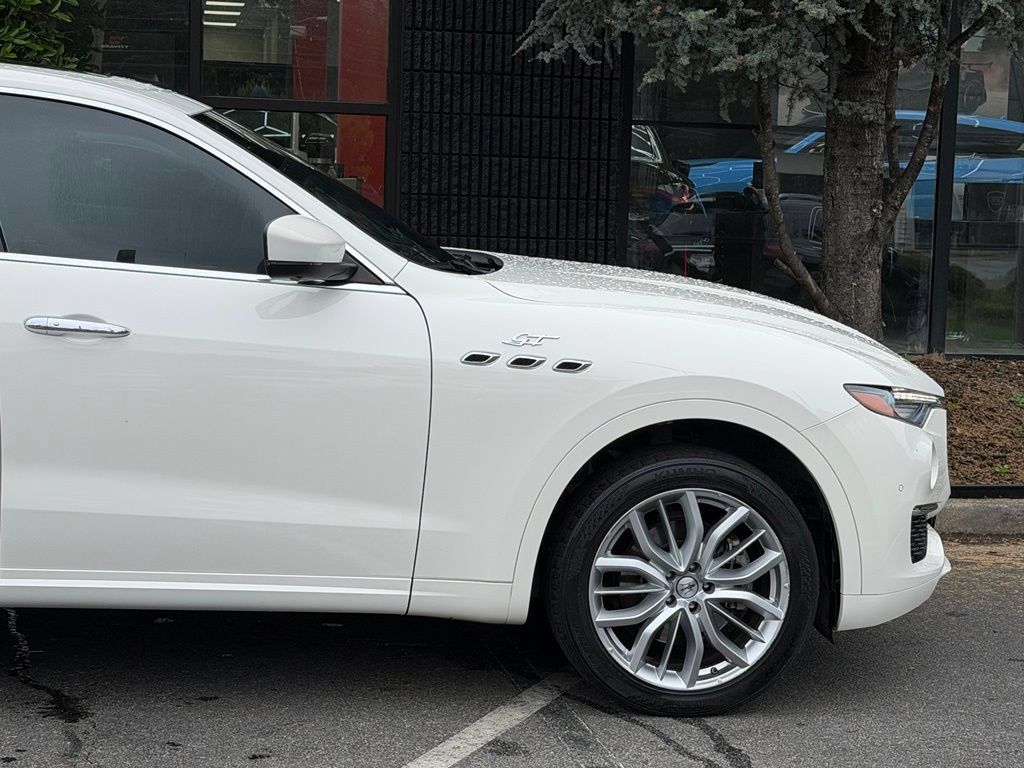 Used 2022 Maserati Levante GT AWD/4WD image 23