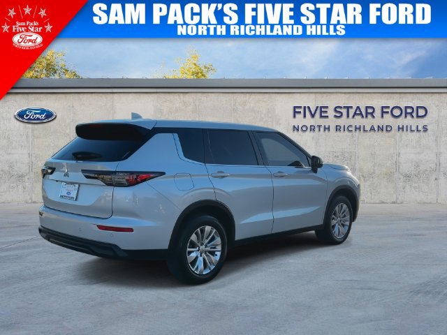 Used 2025 Mitsubishi Outlander ES FWD image 9
