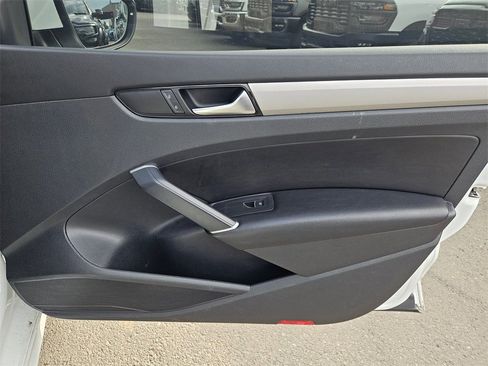 Used 2022 Volkswagen Passat 2.0T SE image 17