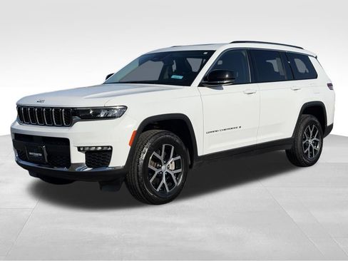 Used 2023 Jeep Grand Cherokee L Limited w/ Trailer Tow Group (B) AWD/4WD image 2
