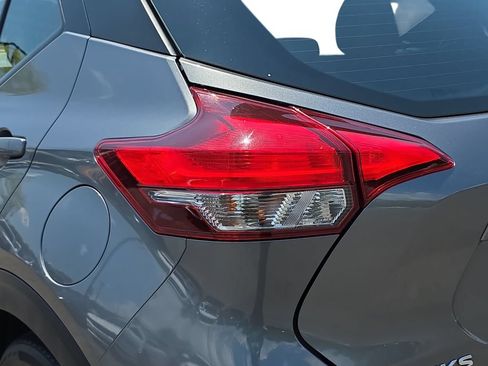 Used 2020 Nissan Kicks SR w/ SR Premium Package FWD image 32