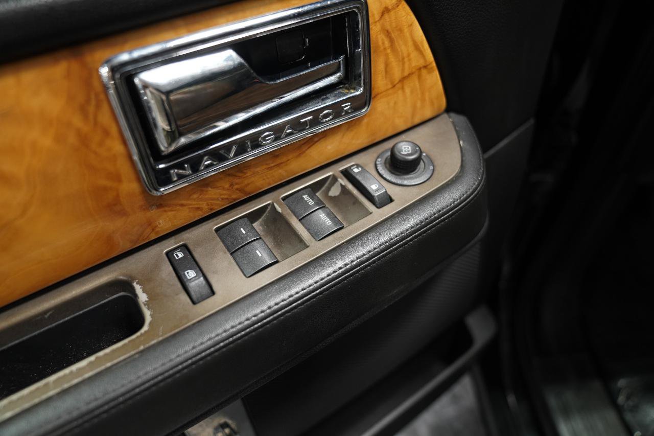 Used 2012 Lincoln Navigator 4WD image 22
