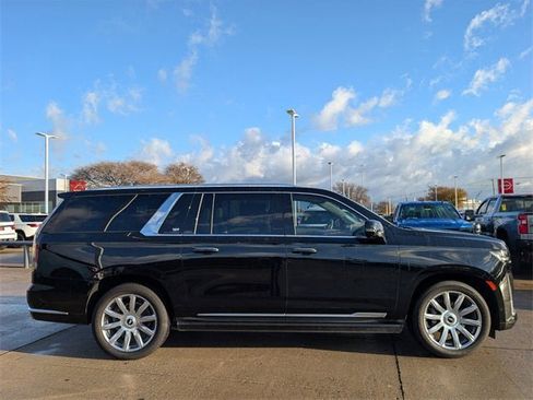Used 2022 Cadillac Escalade ESV Premium Luxury Platinum image 3