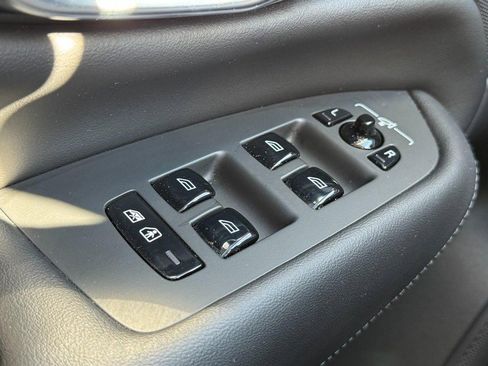 Used 2025 Volvo XC90 B6 Ultra image 24