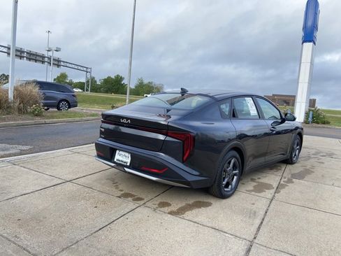 Used 2025 Kia K4 LXS image 12