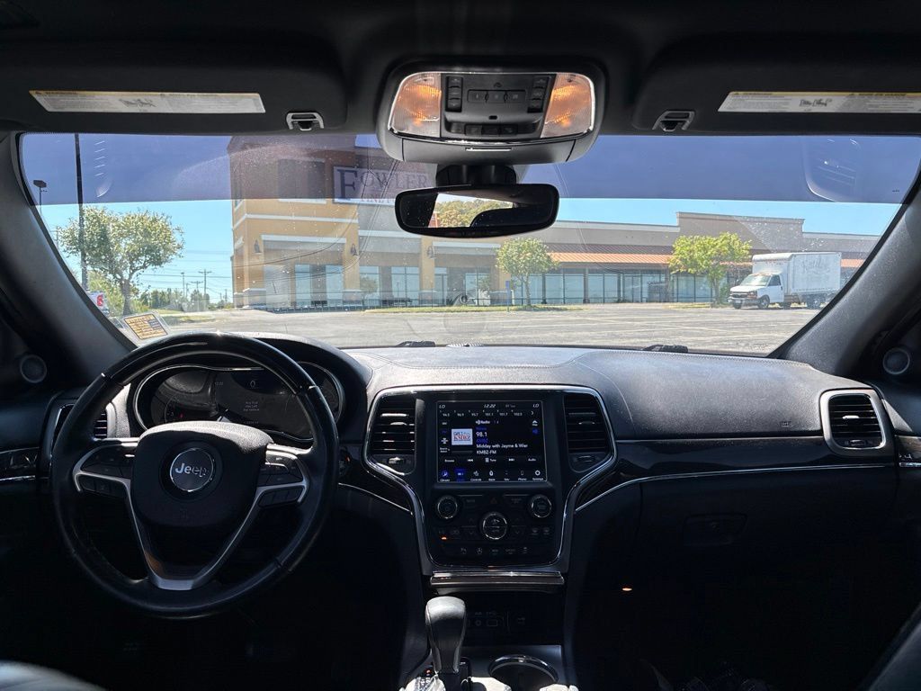 Used 2018 Jeep Grand Cherokee Overland AWD/4WD image 12
