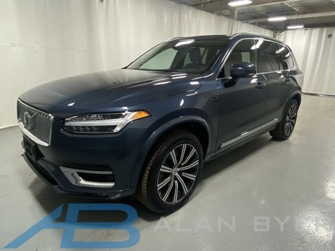 Used 2025 Volvo XC90 B5 Core image 1