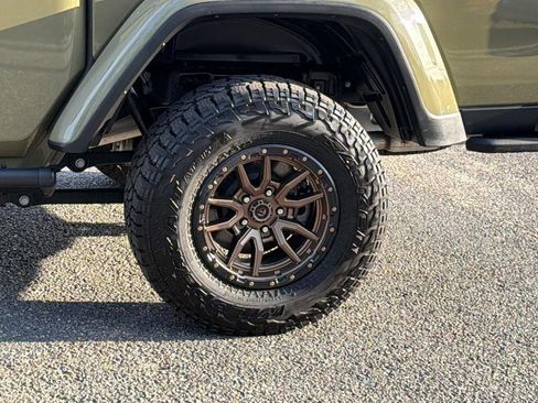 Used 2025 Jeep Gladiator Rubicon AWD/4WD image 9
