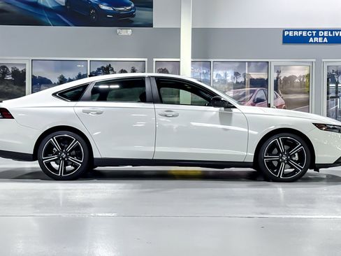 Used 2025 Honda Accord Sport image 7
