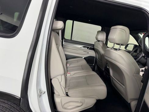 Certified 2025 Jeep Wagoneer 4WD image 27