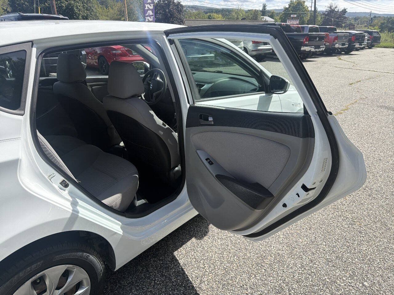 Used 2017 Hyundai Accent SE FWD image 11