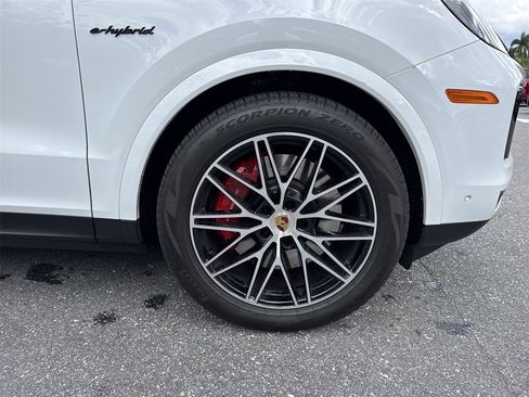 Used 2024 Porsche Cayenne S image 62