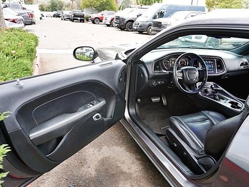 Used 2017 Dodge Challenger R/T Scat Pack image 43