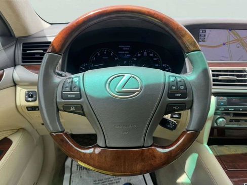Used 2016 Lexus LS 460 w/ Comfort Package RWD image 31