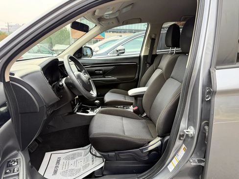 Used 2020 Mitsubishi Outlander ES FWD image 10