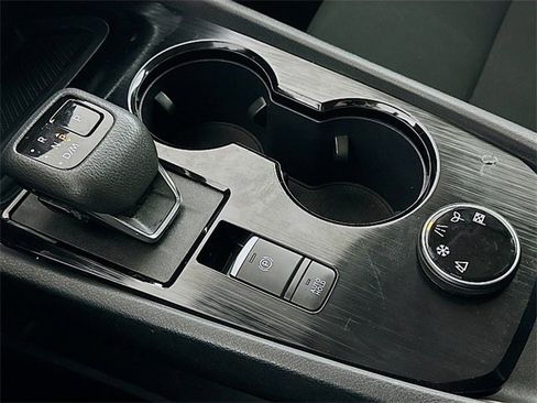 Used 2024 Nissan Rogue S image 17