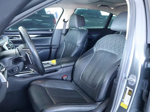 Used 2018 BMW 750i RWD image 16