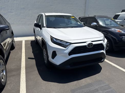 Used 2023 Toyota RAV4 LE FWD image 3