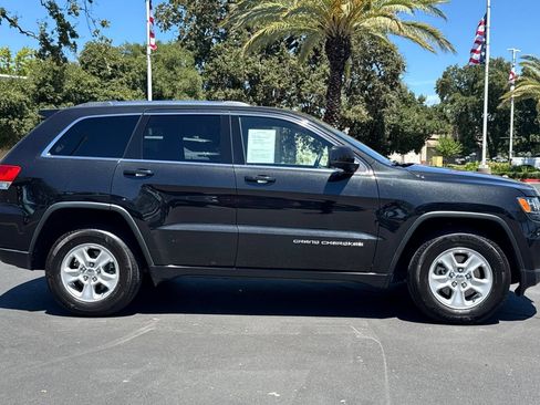 Used 2015 Jeep Grand Cherokee Laredo w/ Quick Order Package 23E AWD/4WD image 2