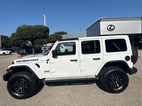 Used 2024 Jeep Wrangler Unlimited Rubicon AWD/4WD image 2