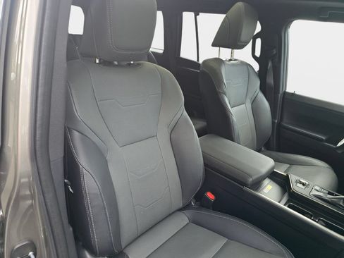 Used 2024 Lexus GX 550 AWD/4WD image 12