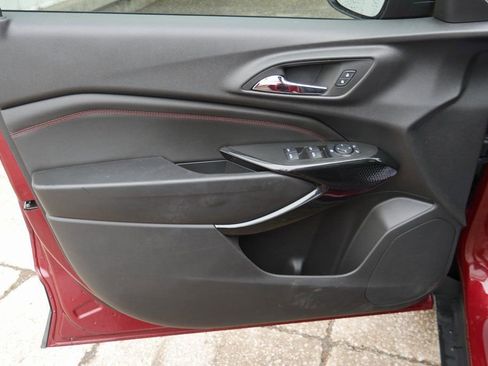 Used 2025 Chevrolet Trax RS w/ Sunroof Package image 30