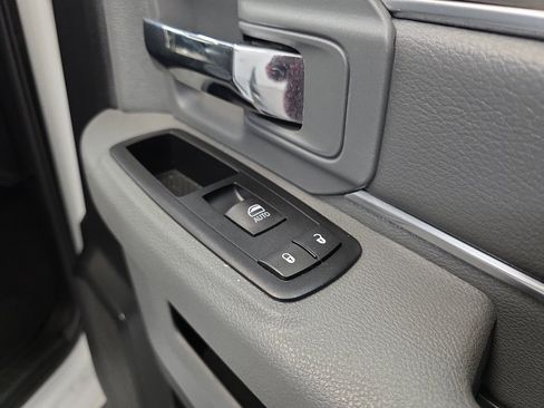 Used 2015 RAM 2500 SLT w/ Luxury Group image 41