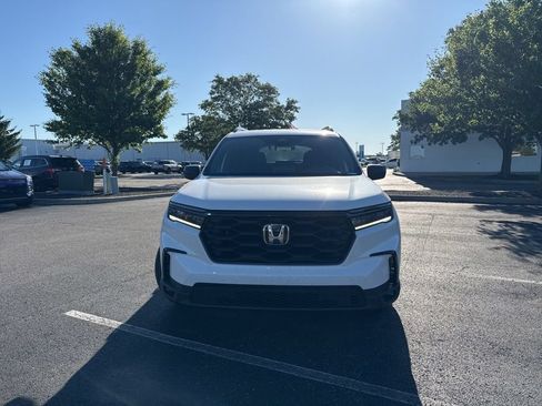 Used 2025 Honda Pilot Sport image 2