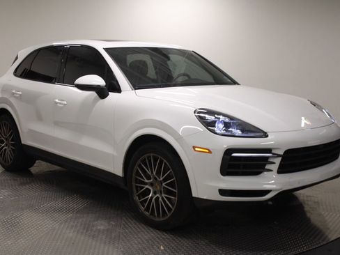 Certified 2023 Porsche Cayenne S Platinum AWD/4WD image 10