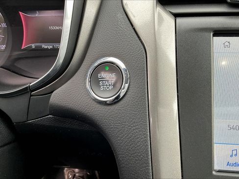 Used 2020 Ford Fusion SE FWD image 15