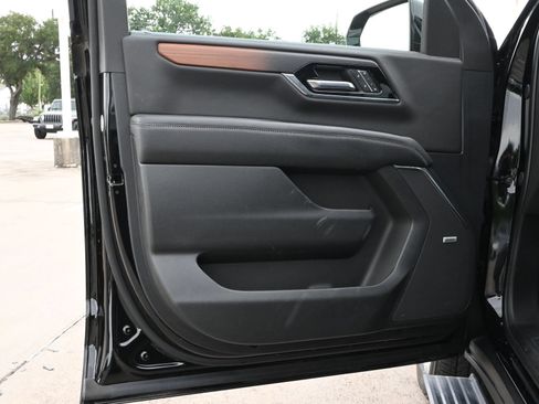 Used 2025 GMC Yukon Denali w/ Sun & Power Step Package RWD image 20