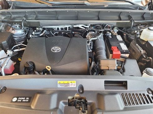 Certified 2022 Toyota Highlander XLE image 34