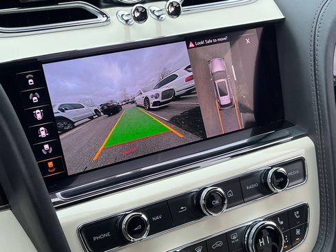 Used 2023 Bentley Bentayga Speed image 28