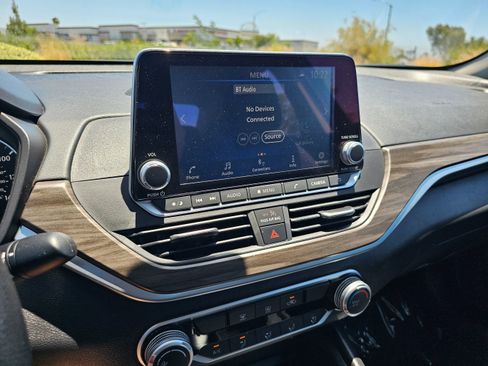 Used 2025 Nissan Altima 2.5 SV FWD image 30