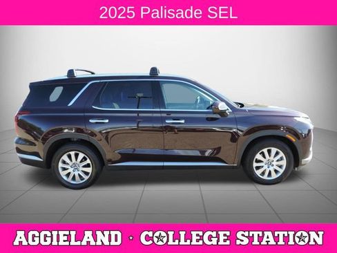 Used 2025 Hyundai Palisade SEL image 2