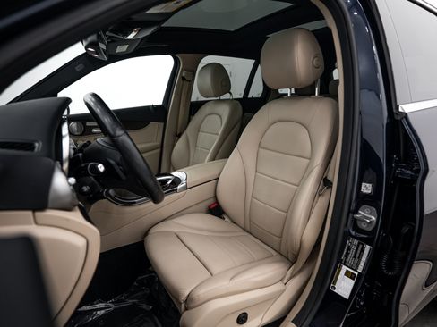 Used 2018 Mercedes-Benz GLC 300 4MATIC image 5