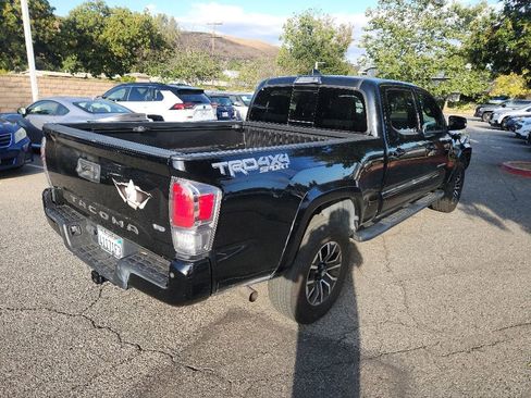 Used 2021 Toyota Tacoma TRD Sport w/ Technology Package AWD/4WD image 5