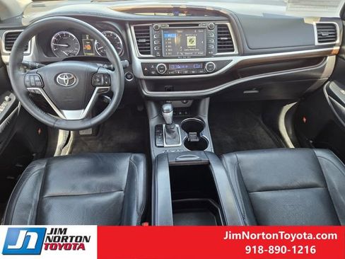 Used 2016 Toyota Highlander Limited Platinum image 26