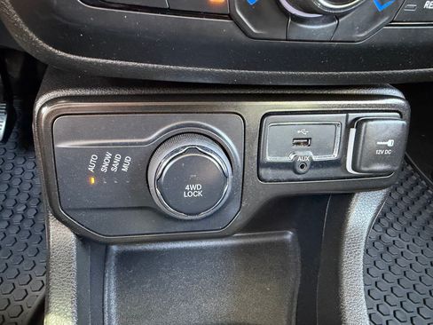 Used 2023 Jeep Renegade Altitude AWD/4WD image 25
