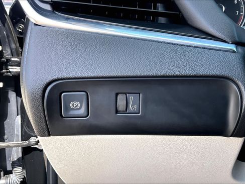 Used 2023 Buick Enclave Essence w/ Experience Buick Package FWD image 36