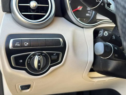 Used 2018 Mercedes-Benz GLC 300 4MATIC image 18