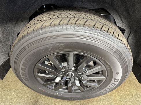 New 2025 Nissan Armada SV image 5