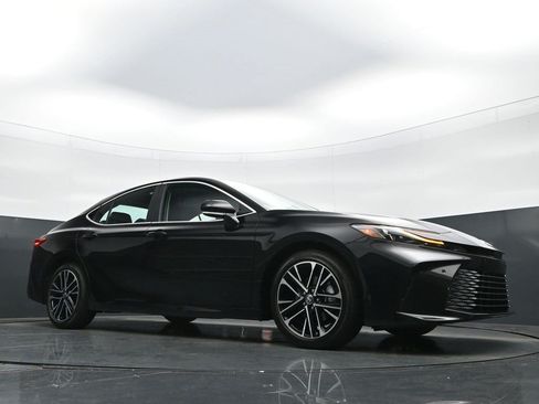 Used 2025 Toyota Camry XLE w/ Premium Plus Package FWD image 23
