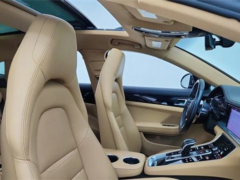 Used 2018 Porsche Panamera 4S image 21