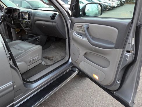 Used 2002 Toyota Sequoia Limited image 40