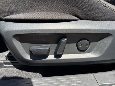 Used 2025 Nissan Rogue SV AWD/4WD image 22