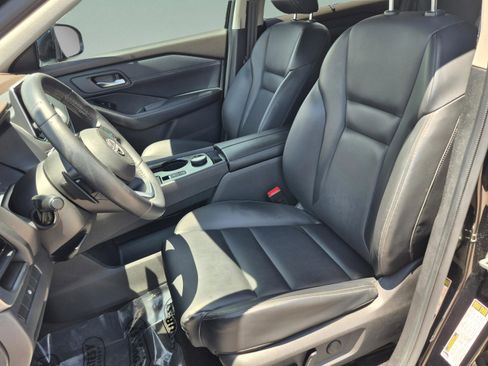 Certified 2023 Nissan Rogue SV w/ SV Premium Package AWD/4WD image 19