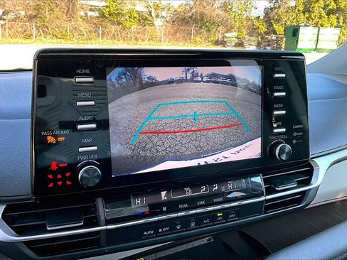 Used 2022 Toyota Sienna LE image 14