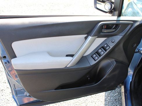 Used 2014 Subaru Forester 2.5i Premium AWD/4WD image 21