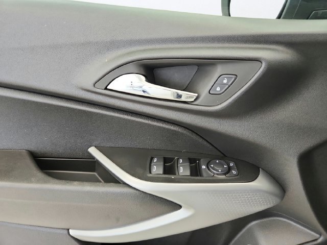 Used 2025 Chevrolet Trax LS w/ LS Convenience Package FWD image 19